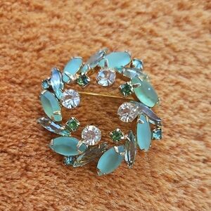 Vintage Green Rhinestone Brooch with Gold Tone Setting